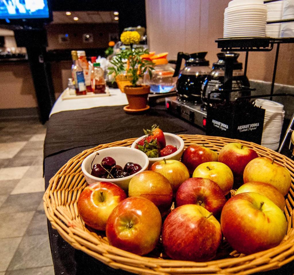 Newark Garden Finger Lakes Hotel エクステリア 写真